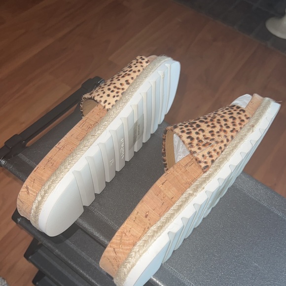 J/SLIDES PONY LEATHER SANDAL!🍍🍍🍍 - Picture 4 of 6